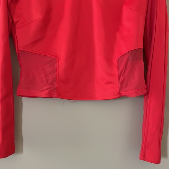 Crop Top Mesh sleeve - Picture 2 of 11